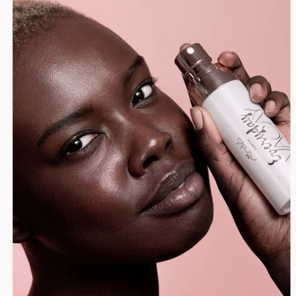 🆕 🥥 Ciate London Eyeryday Vacay- Dewy Coconut Setting Mist 🥥 - Picture 4 of 11